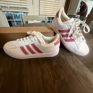 Adidas Women’s Grand Court Cloud Form Tennis Shoes Size 8.5